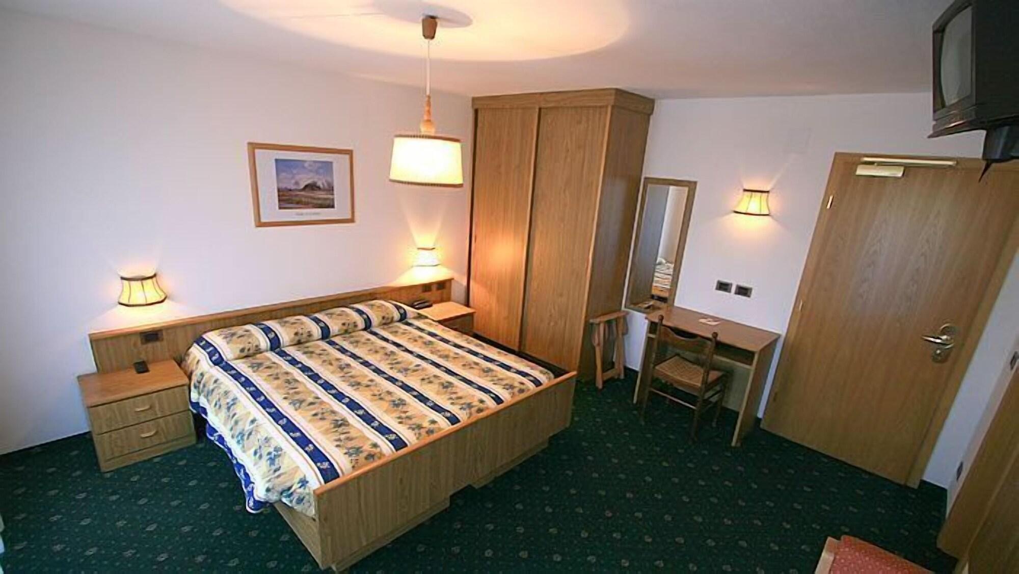 Hotel Arnika Pozza di Fassa Exterior foto