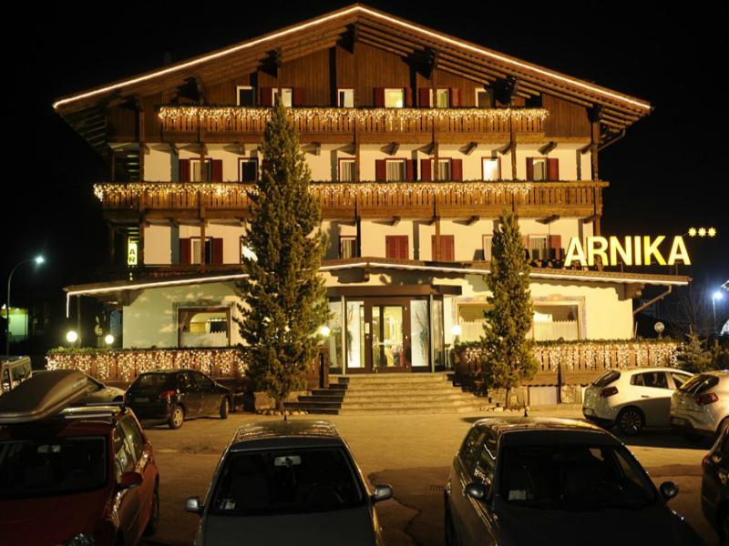 Hotel Arnika Pozza di Fassa Exterior foto